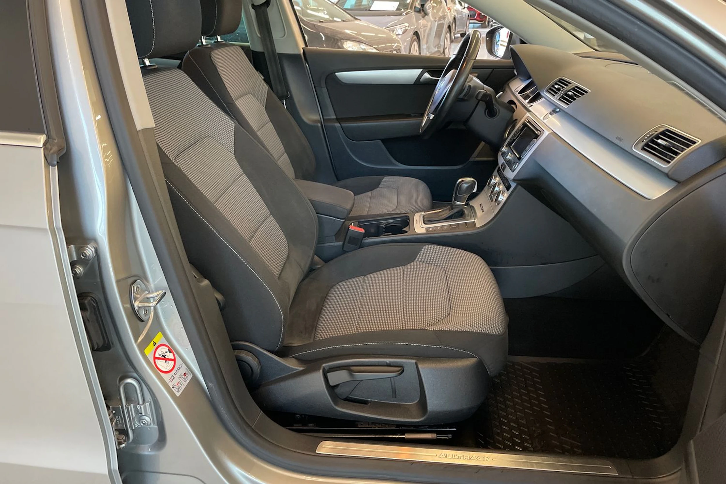 Harmaa Volkswagen PASSAT 2014 kuva 21.