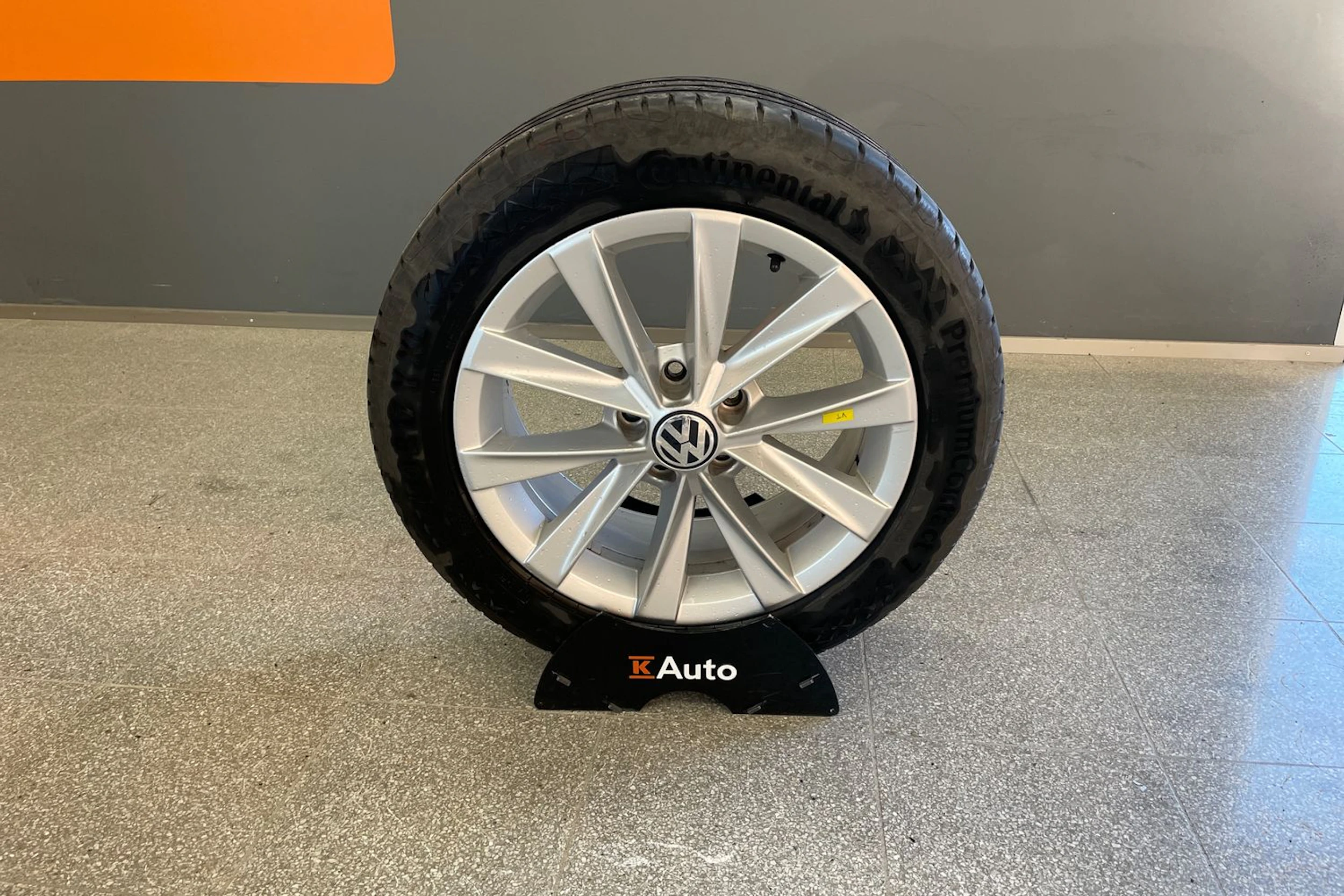 Harmaa Volkswagen PASSAT 2014 kuva 26.