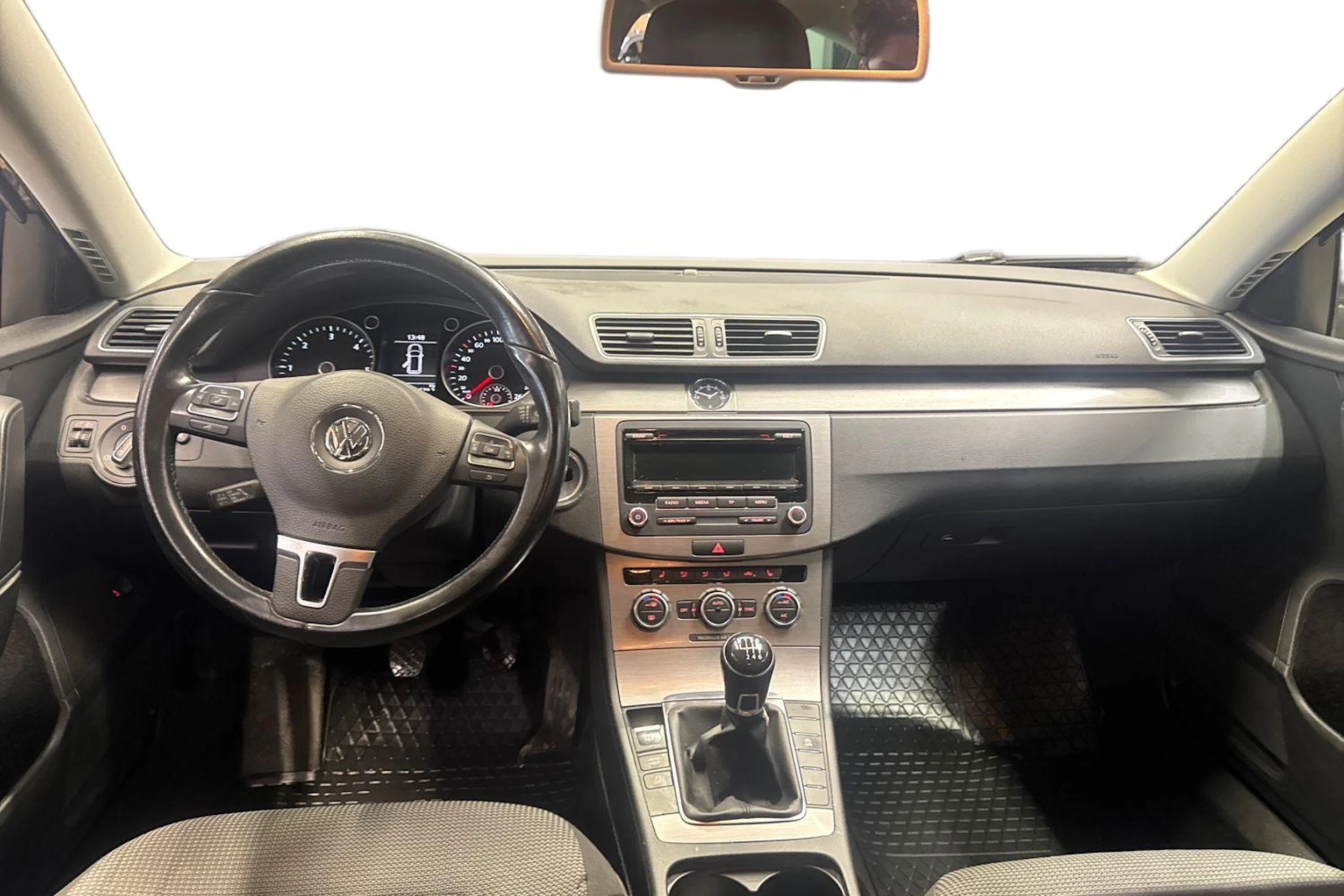 harmaa Volkswagen Passat 2014 kuva 7.