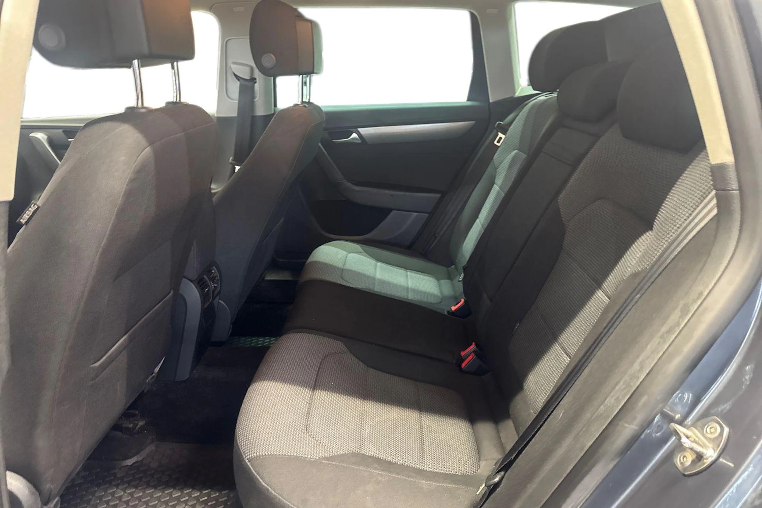 harmaa Volkswagen Passat 2014 kuva 8.
