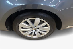harmaa Volkswagen Passat 2014 kuva 9.