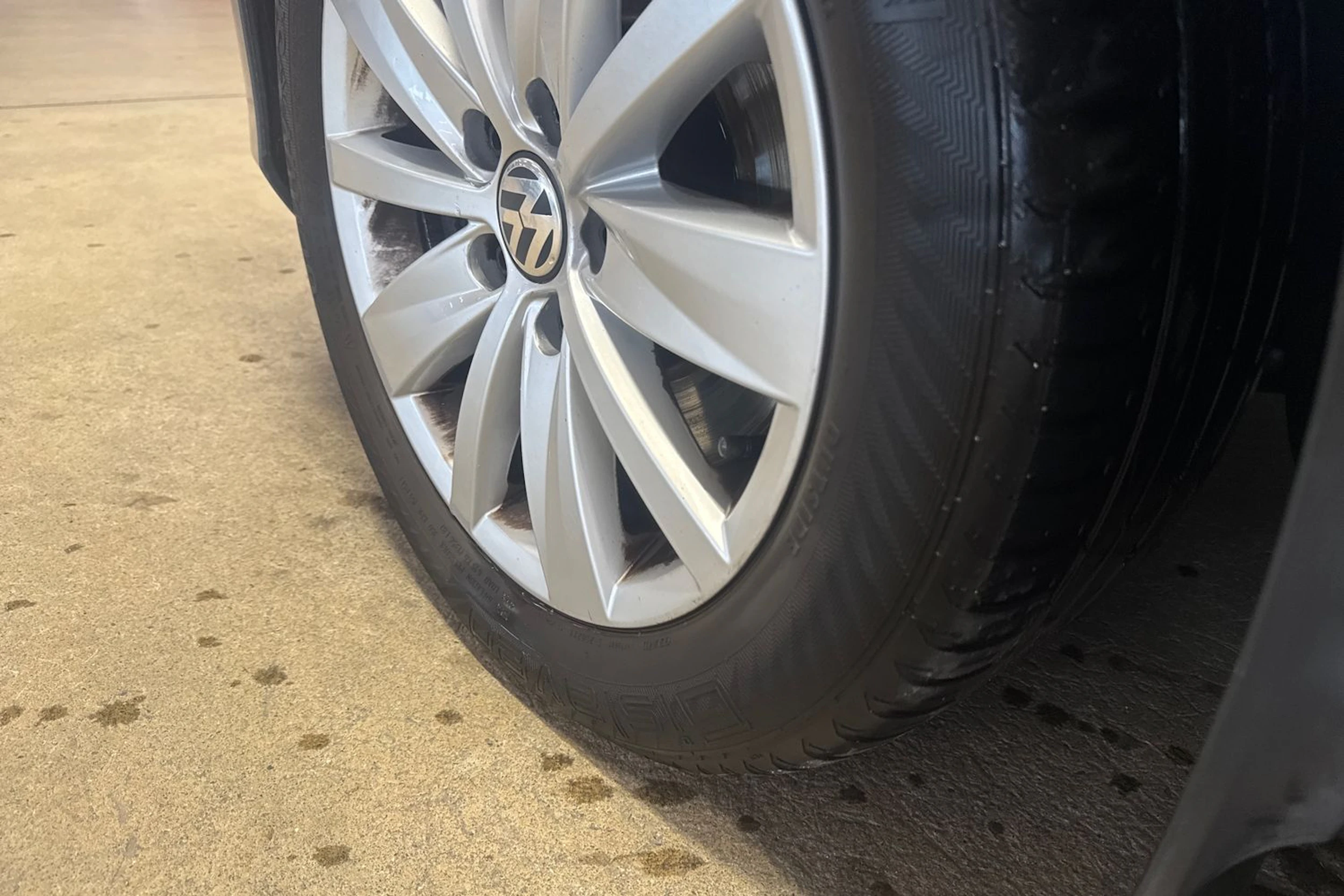harmaa Volkswagen Passat 2014 kuva 10.