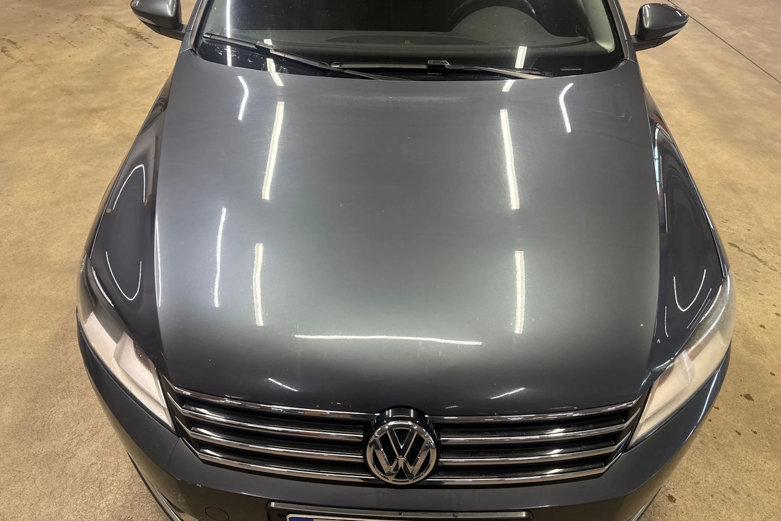 harmaa Volkswagen Passat 2014 kuva 13.