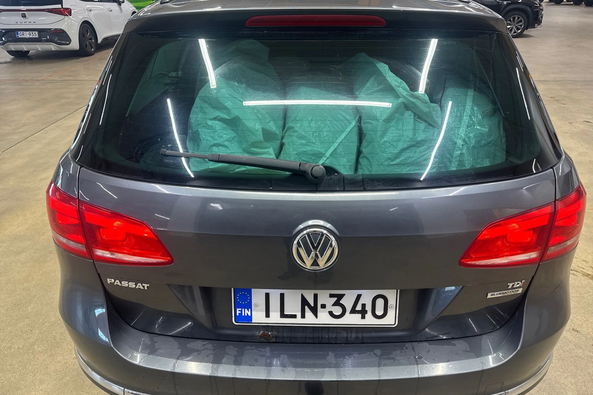 harmaa Volkswagen Passat 2014 kuva 20.