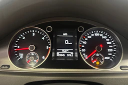 harmaa Volkswagen Passat 2014 kuva 27.