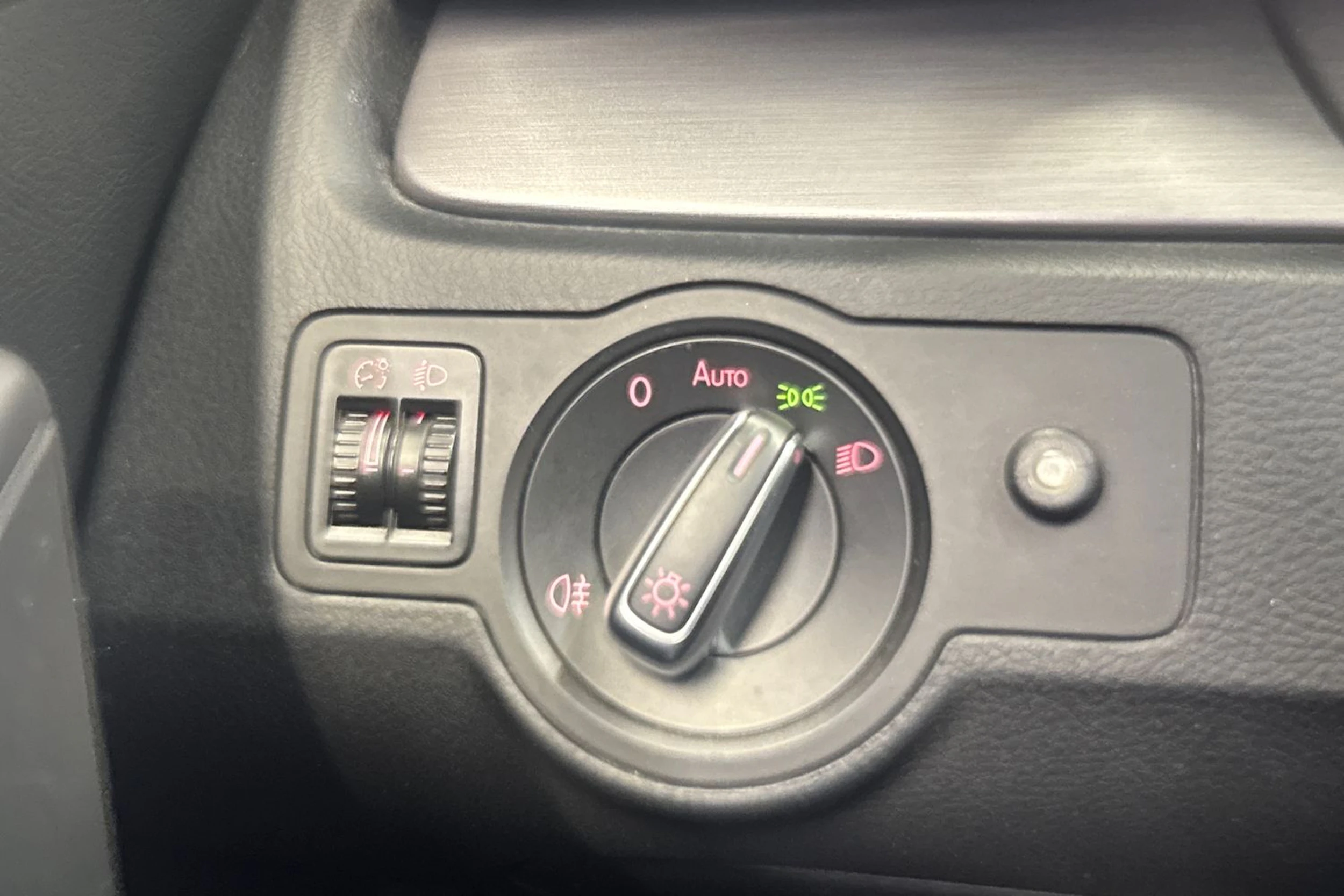harmaa Volkswagen Passat 2014 kuva 28.