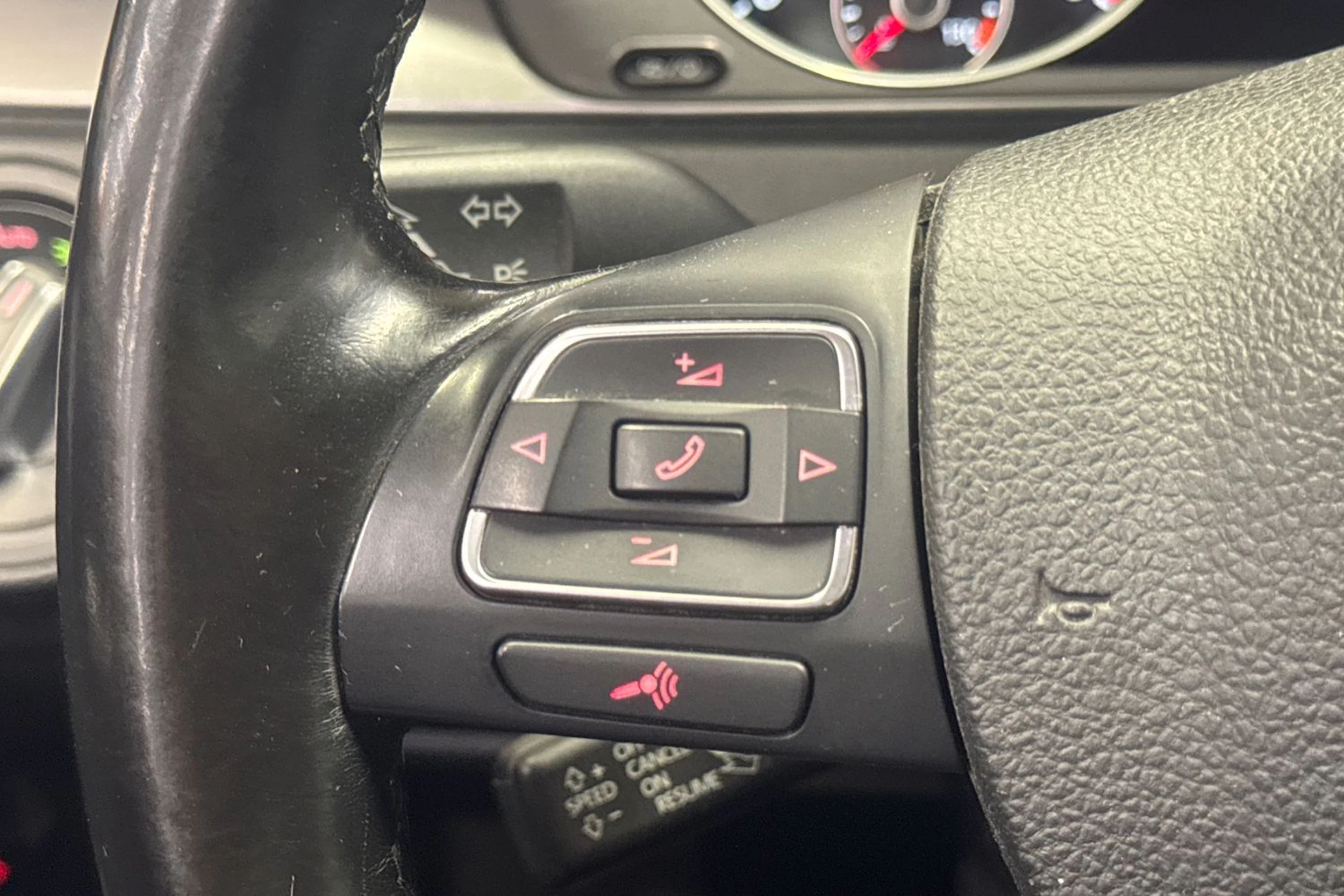 harmaa Volkswagen Passat 2014 kuva 30.