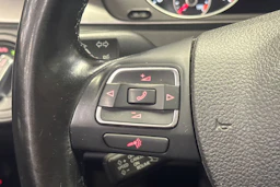 harmaa Volkswagen Passat 2014 kuva 30.
