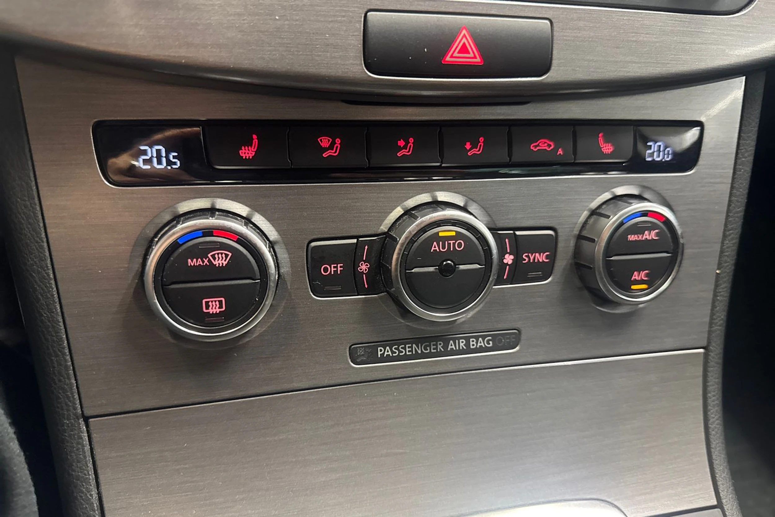 harmaa Volkswagen Passat 2014 kuva 35.