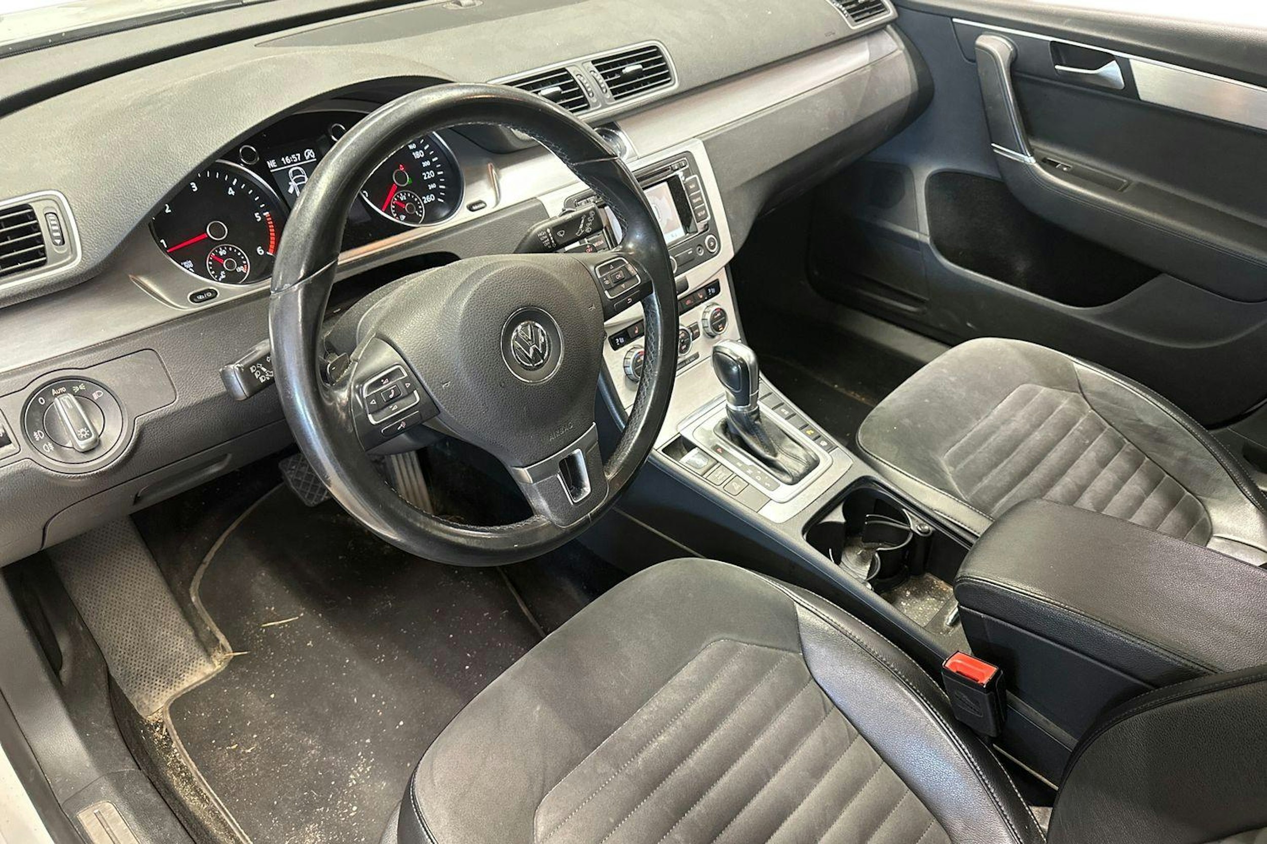 valkoinen Volkswagen Passat 2014 kuva 3.