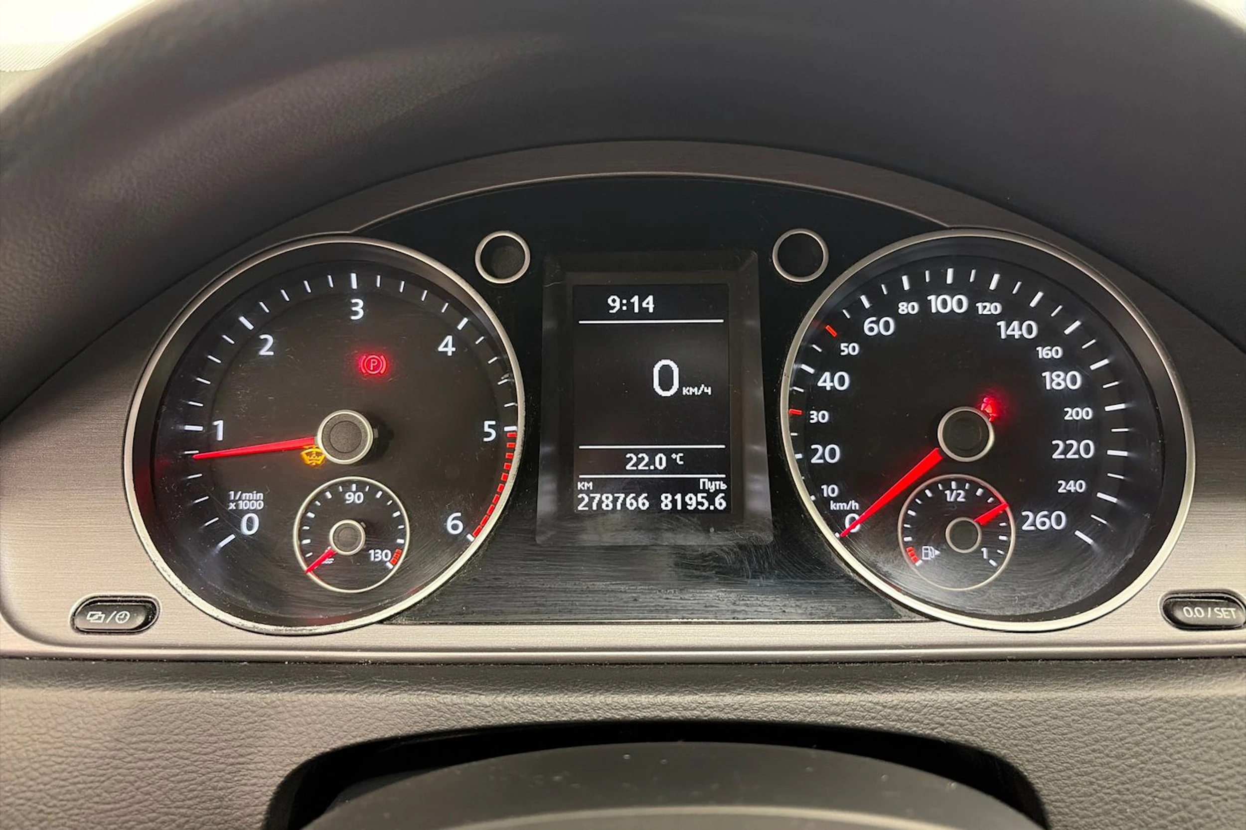 Harmaa Volkswagen PASSAT 2014 kuva 13.
