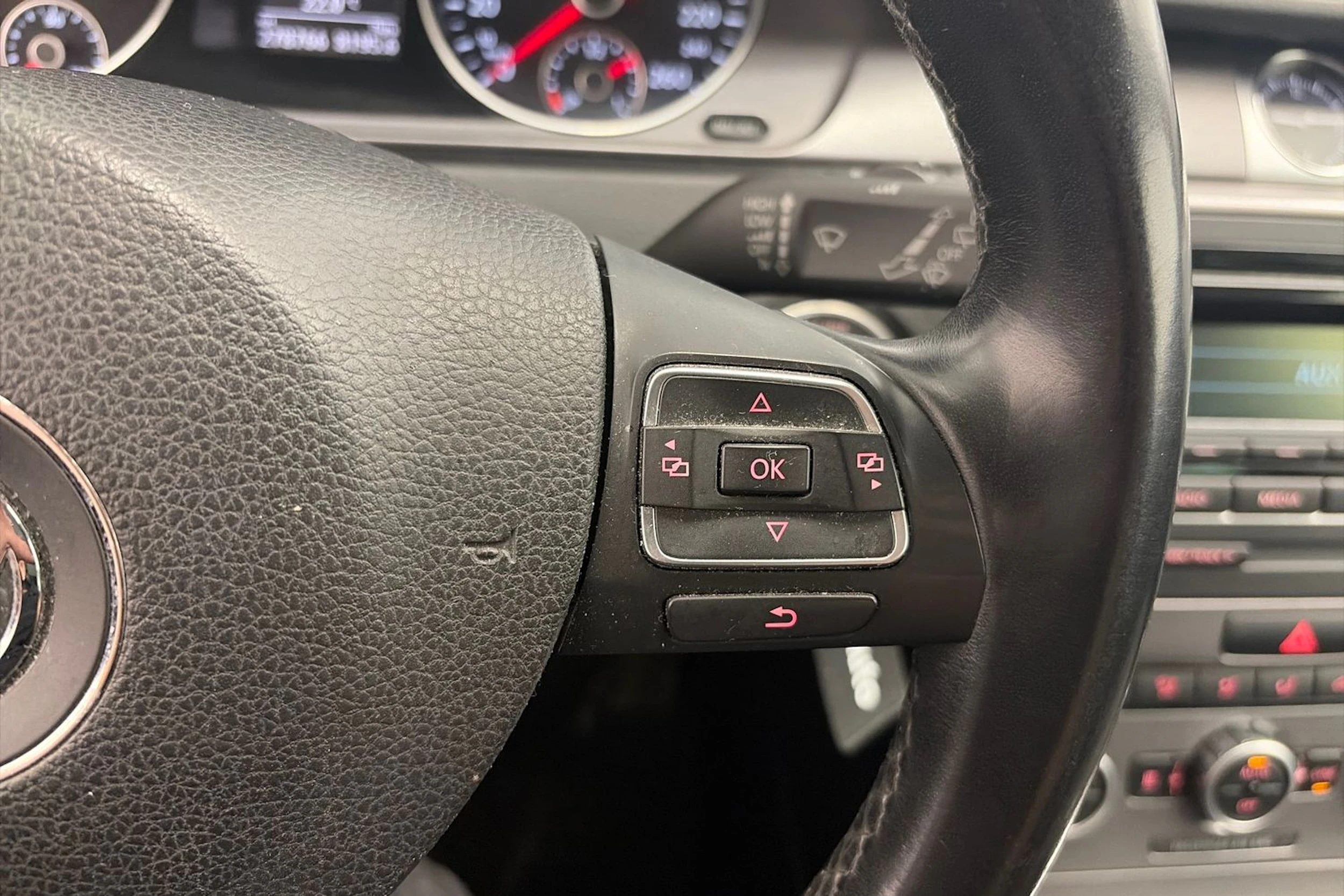 Harmaa Volkswagen PASSAT 2014 kuva 15.