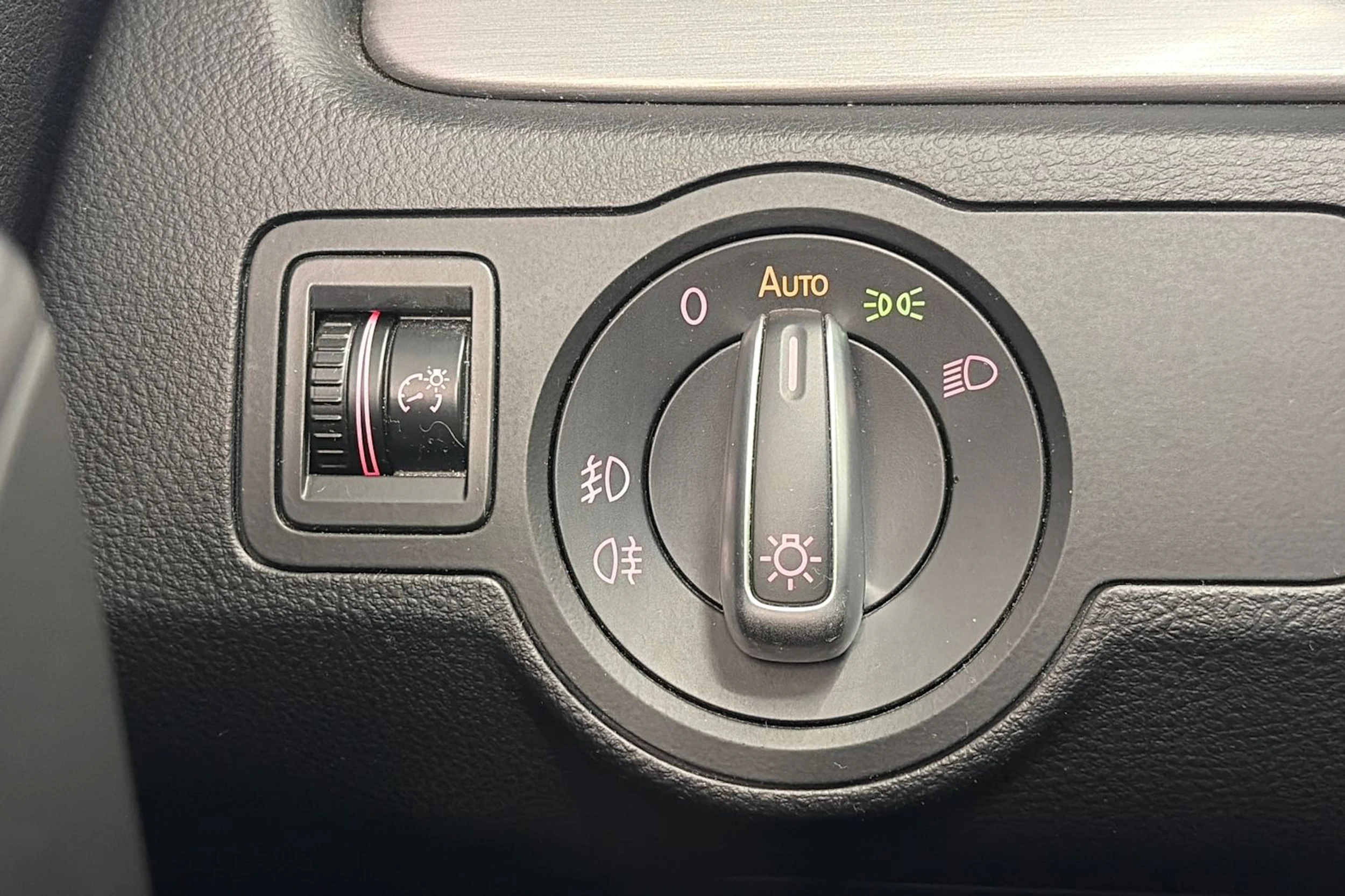 Harmaa Volkswagen PASSAT 2014 kuva 21.