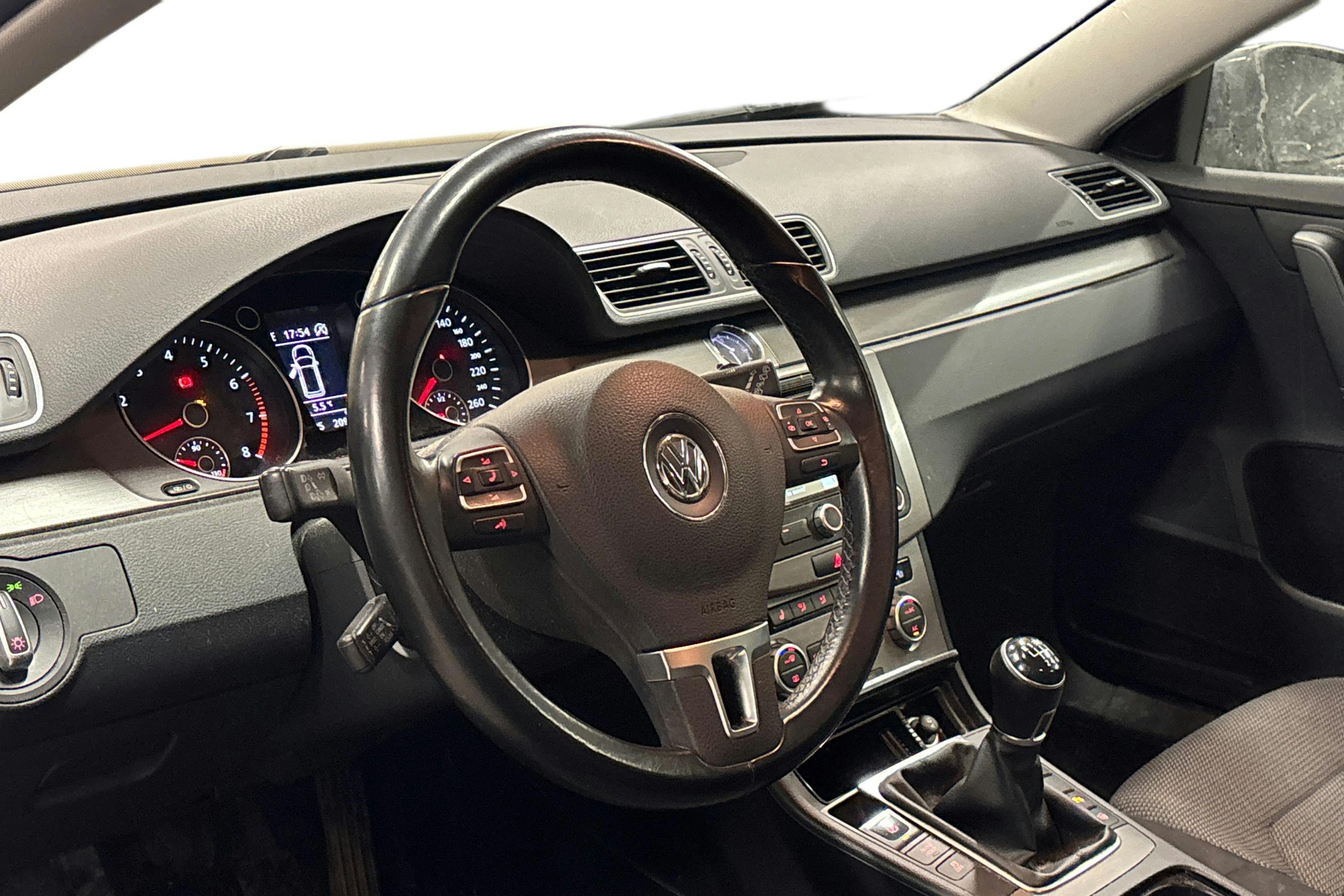 harmaa Volkswagen Passat 2014 kuva 3.