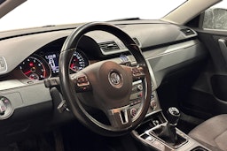 harmaa Volkswagen Passat 2014 kuva 3.