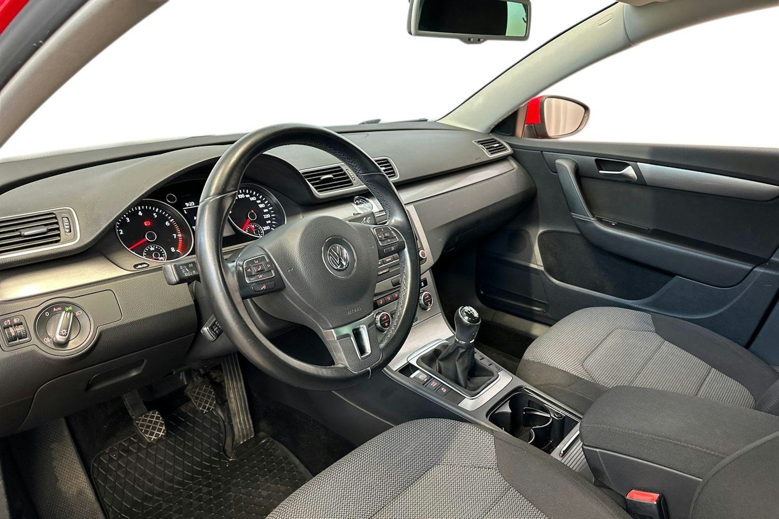 punainen Volkswagen Passat 2014 kuva 7.