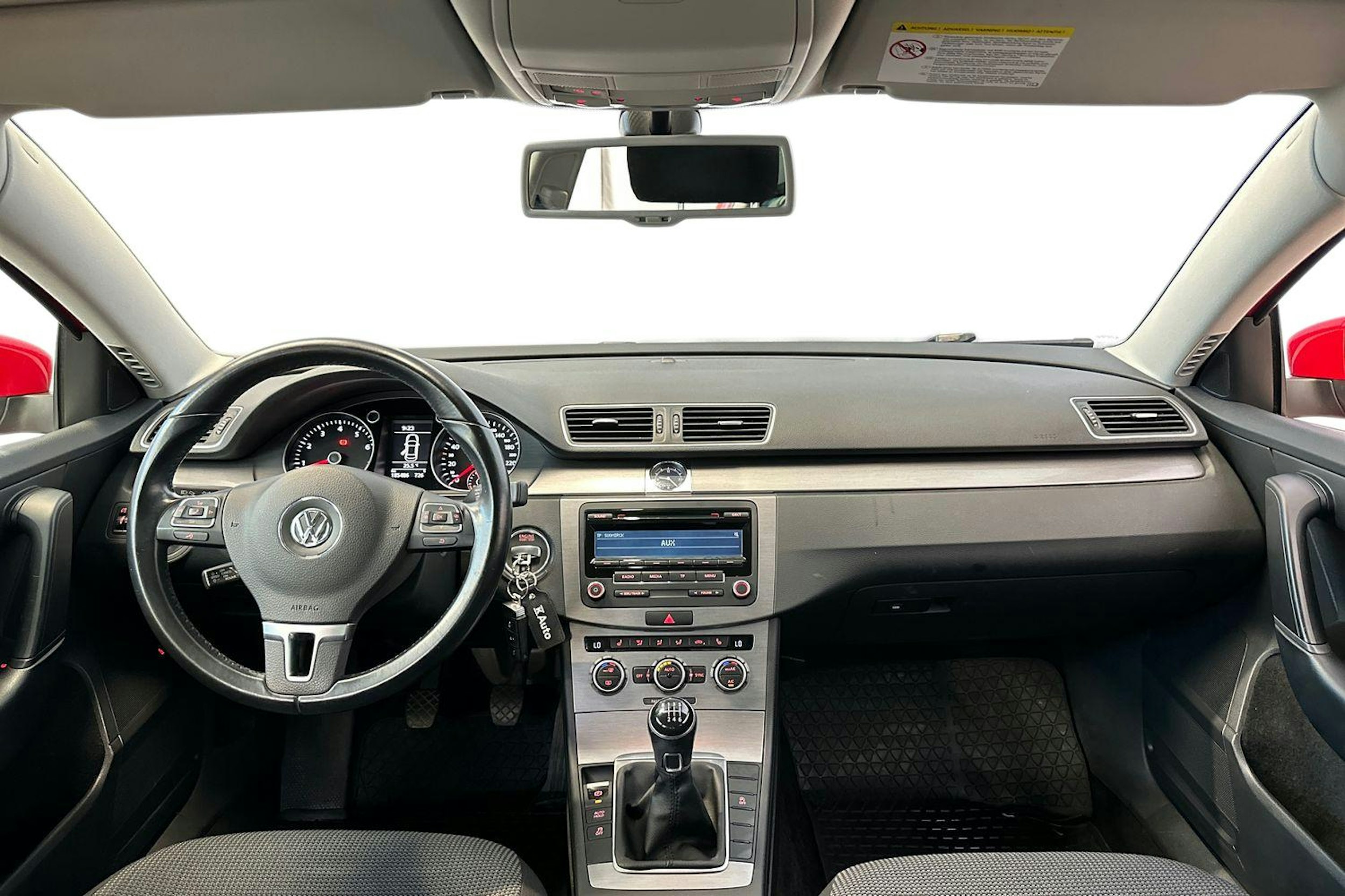 punainen Volkswagen Passat 2014 kuva 9.