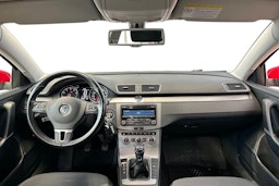punainen Volkswagen Passat 2014 kuva 9.