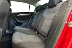 punainen Volkswagen Passat 2014 kuva 10.