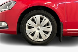 punainen Volkswagen Passat 2014 kuva 11.