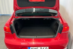 punainen Volkswagen Passat 2014 kuva 16.