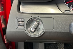 punainen Volkswagen Passat 2014 kuva 18.