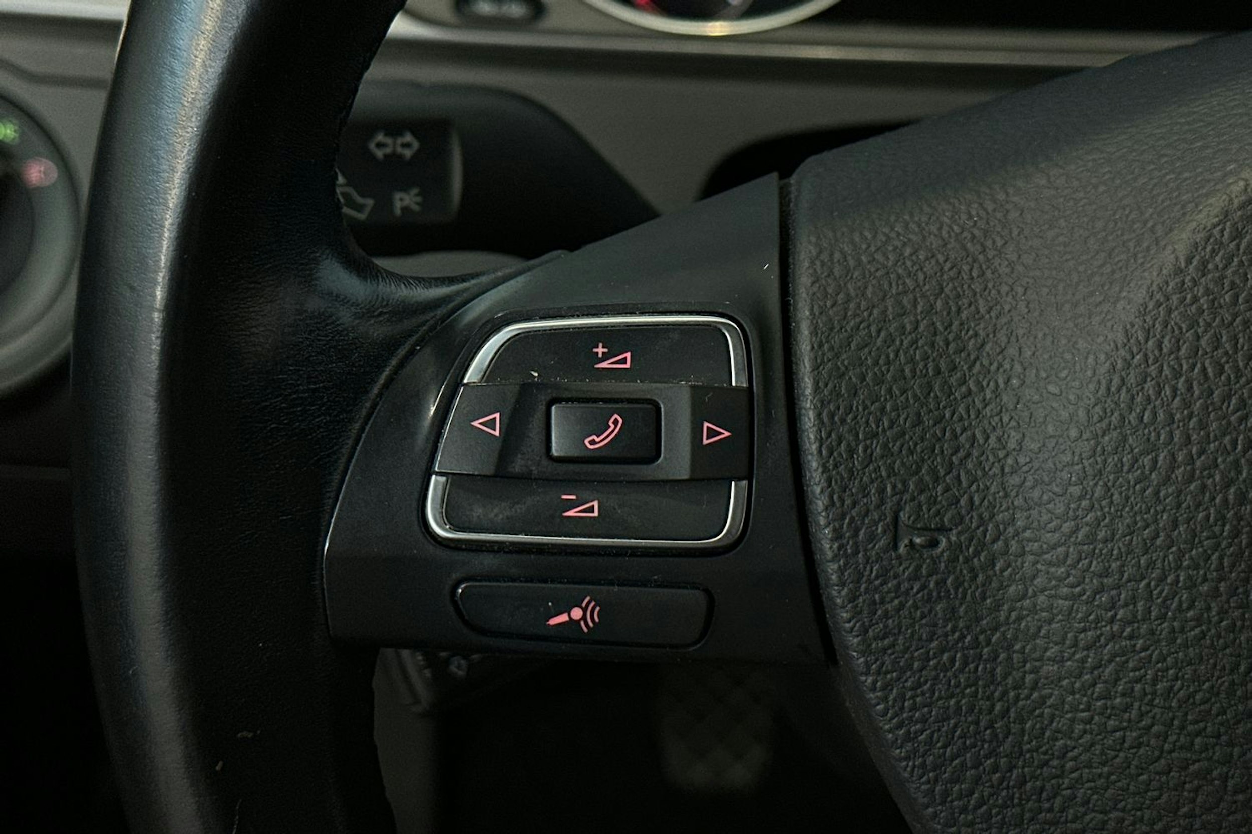 punainen Volkswagen Passat 2014 kuva 19.