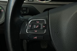 punainen Volkswagen Passat 2014 kuva 19.