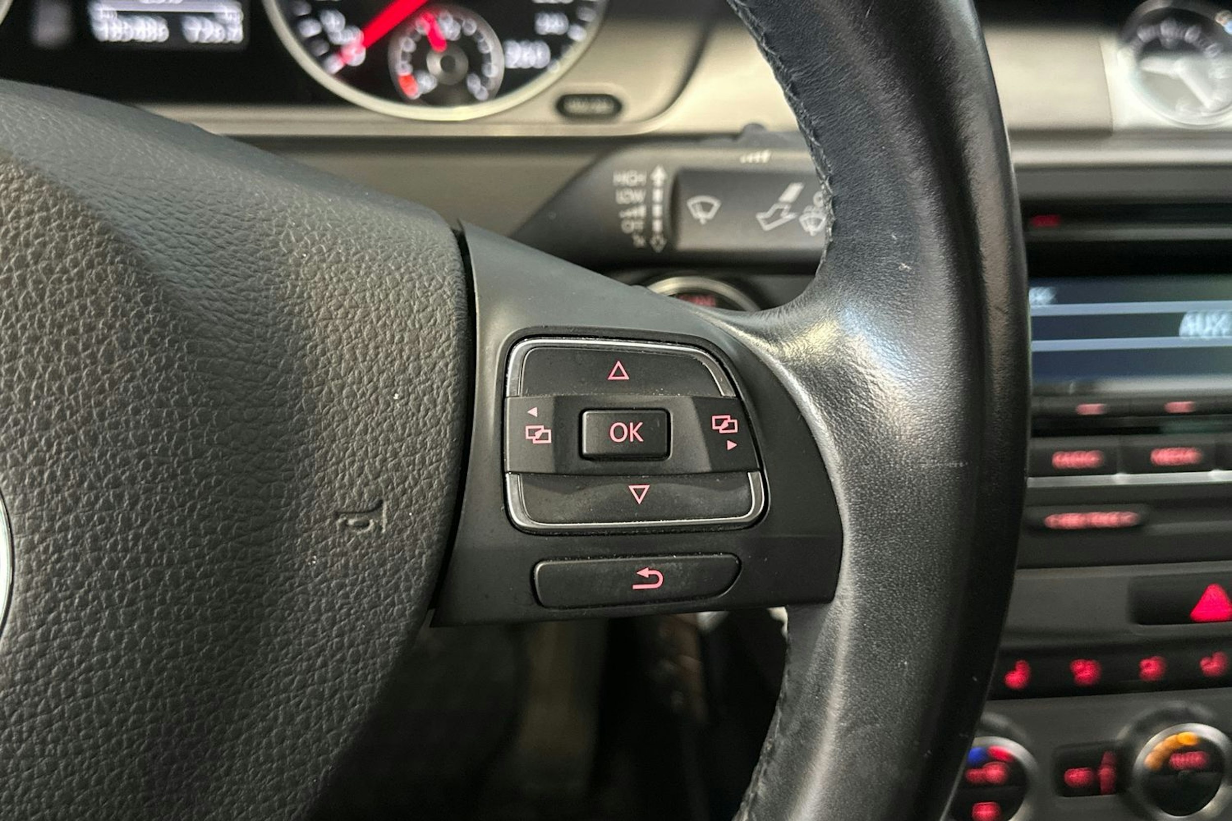 punainen Volkswagen Passat 2014 kuva 20.