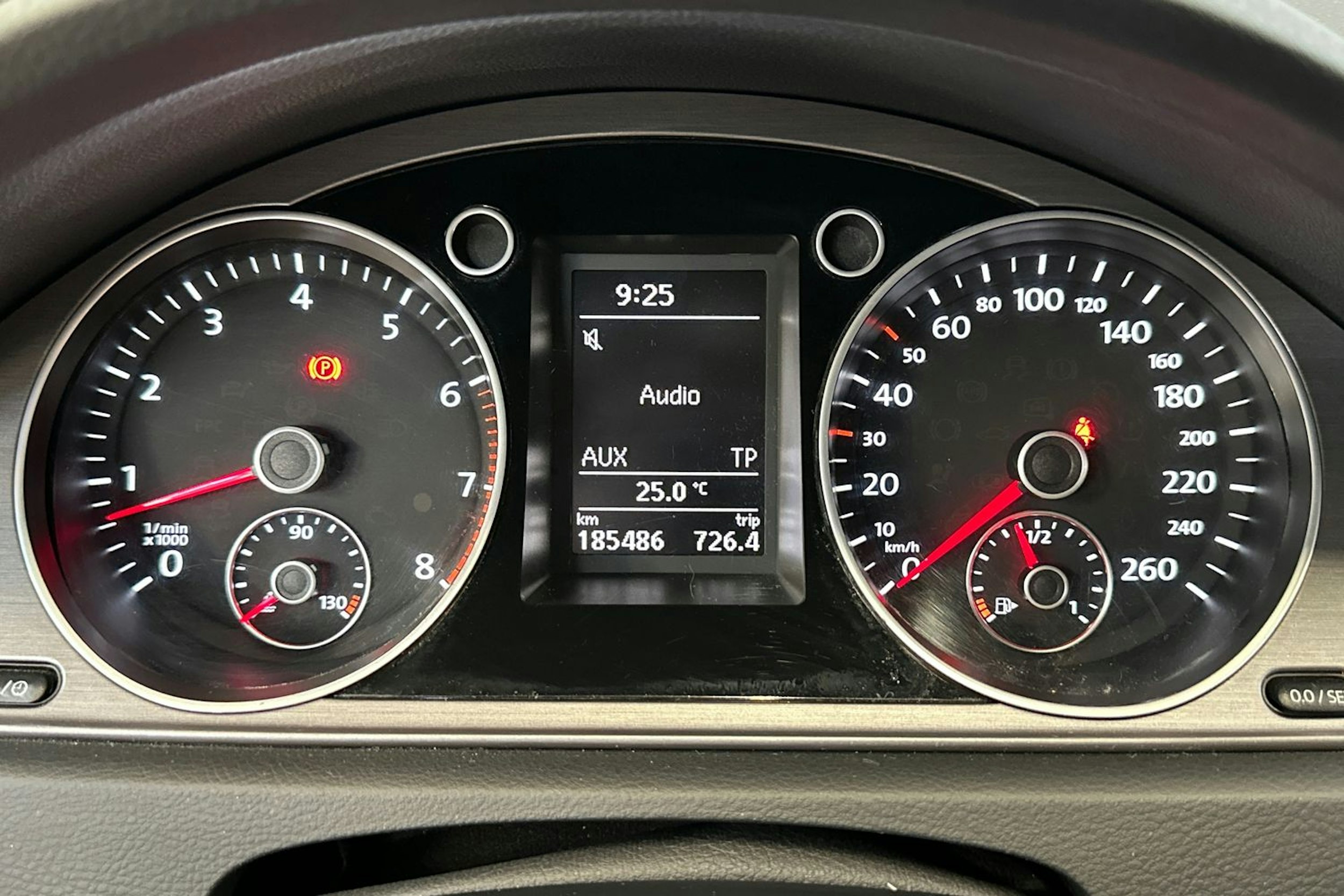 punainen Volkswagen Passat 2014 kuva 22.