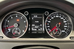 punainen Volkswagen Passat 2014 kuva 22.