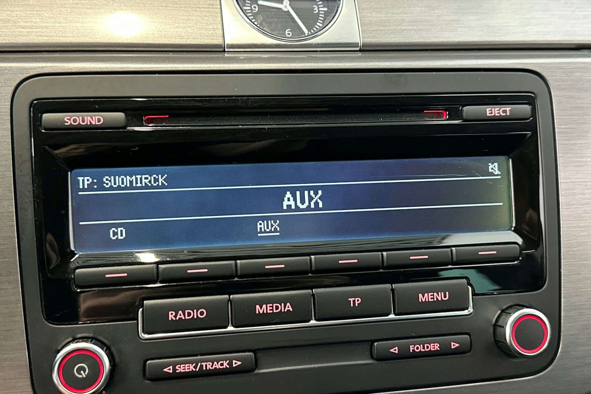 punainen Volkswagen Passat 2014 kuva 25.