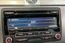 punainen Volkswagen Passat 2014 kuva 25.