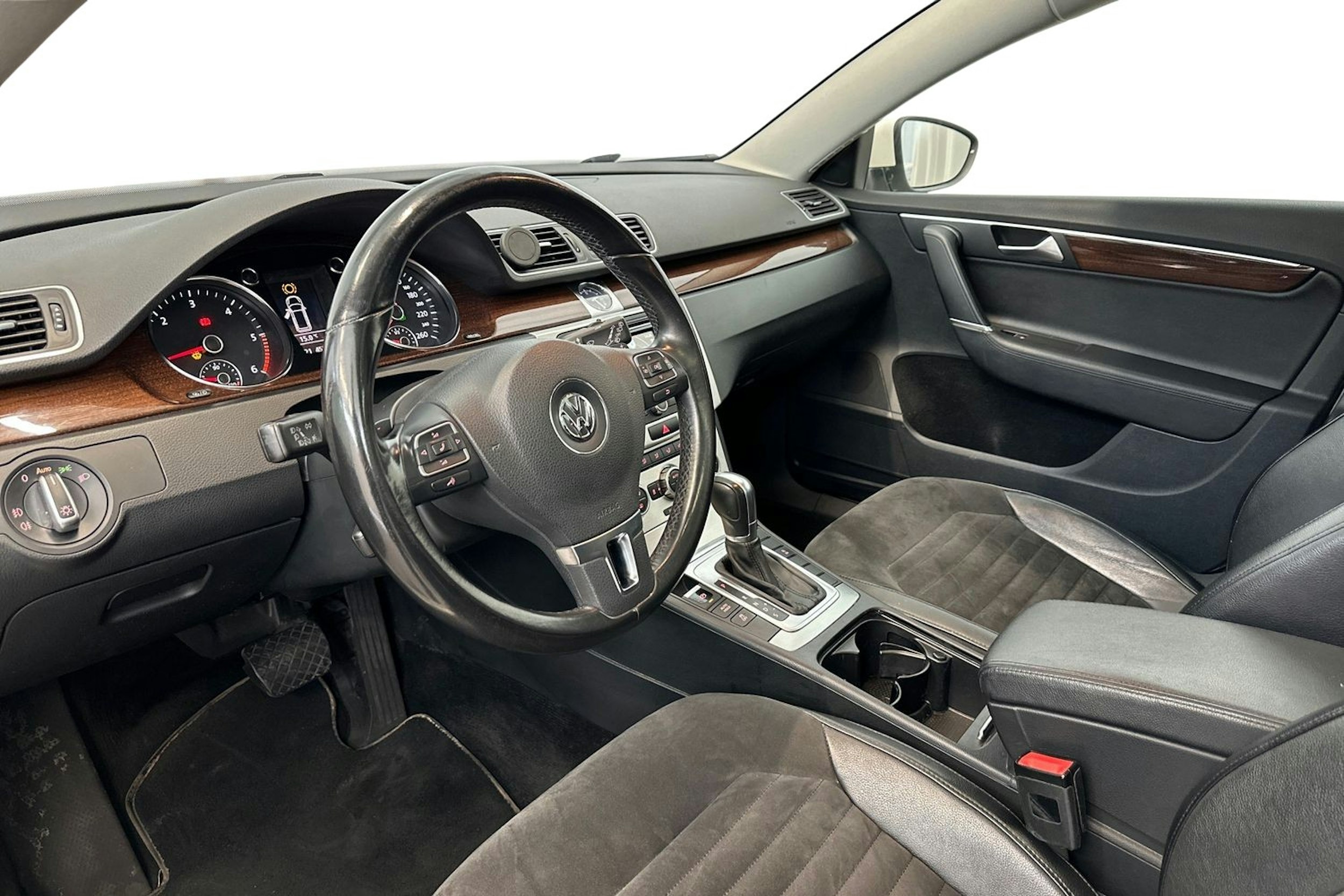 valkoinen Volkswagen Passat 2014 kuva 7.