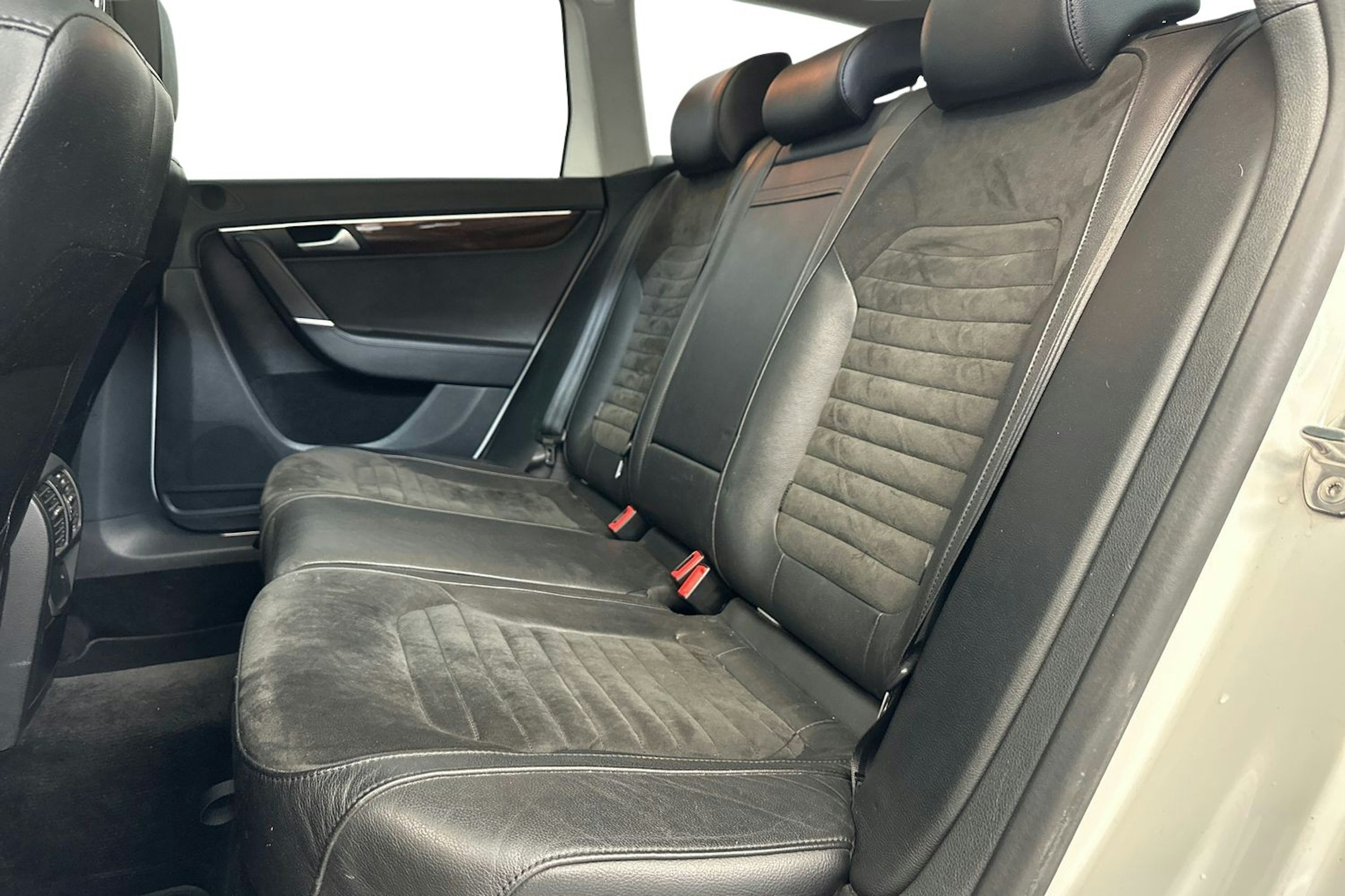 valkoinen Volkswagen Passat 2014 kuva 10.