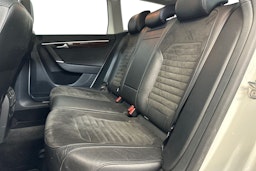 valkoinen Volkswagen Passat 2014 kuva 10.