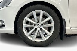 valkoinen Volkswagen Passat 2014 kuva 11.