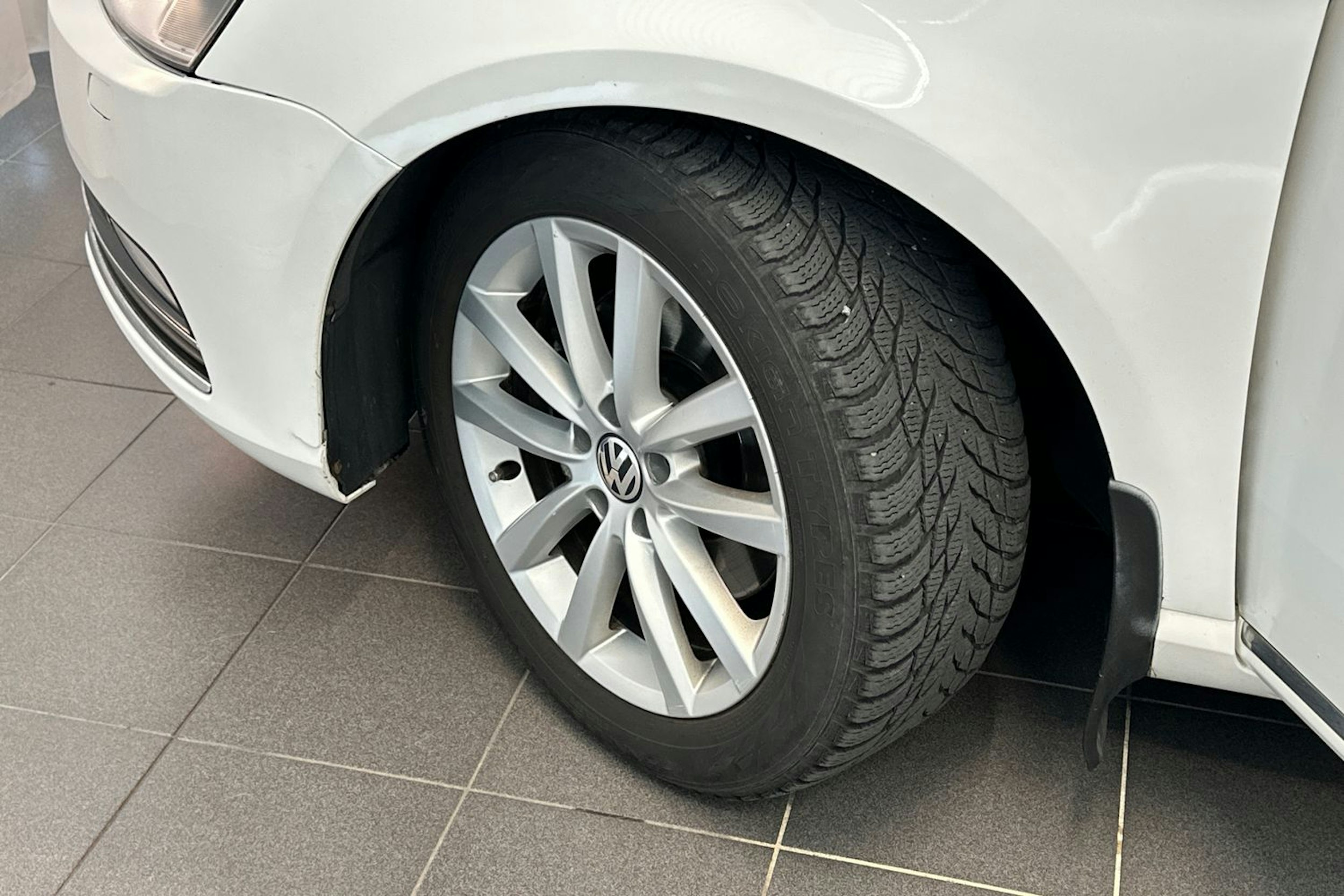 valkoinen Volkswagen Passat 2014 kuva 13.