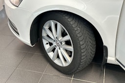 valkoinen Volkswagen Passat 2014 kuva 13.
