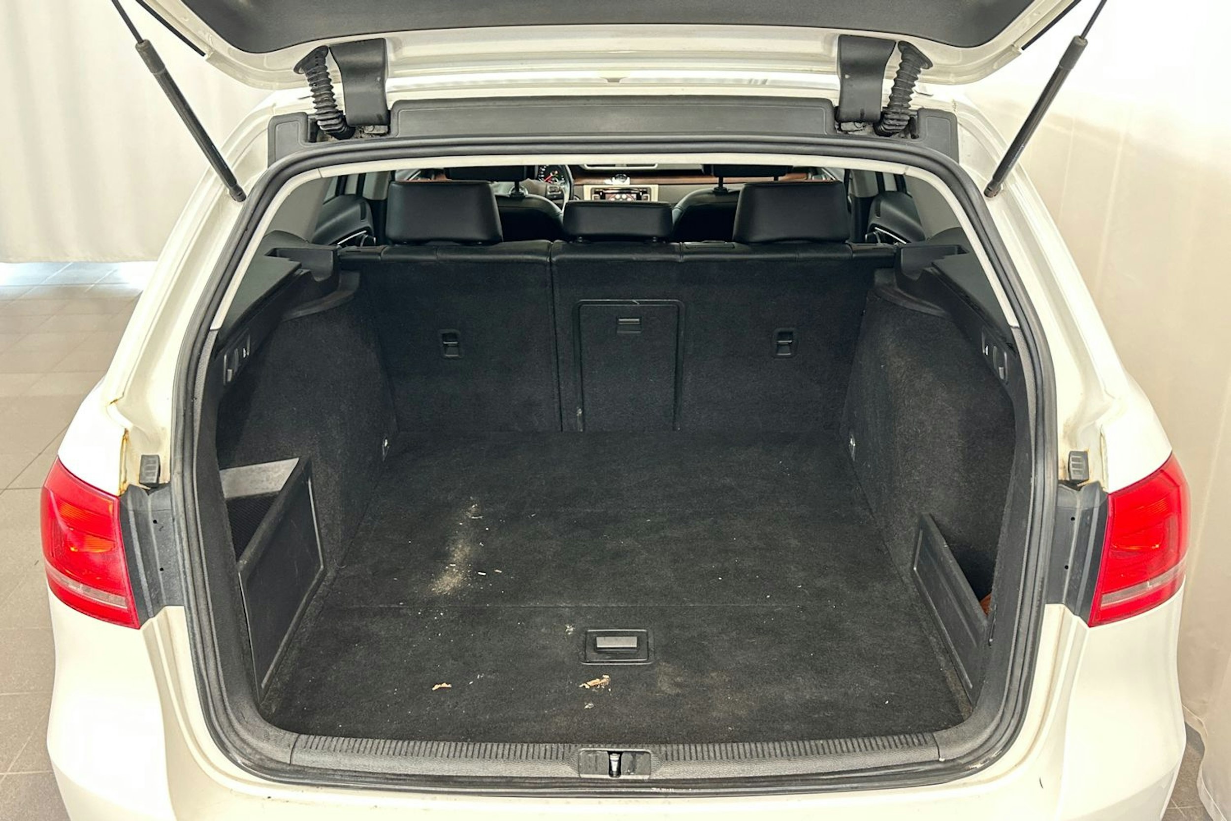 valkoinen Volkswagen Passat 2014 kuva 15.