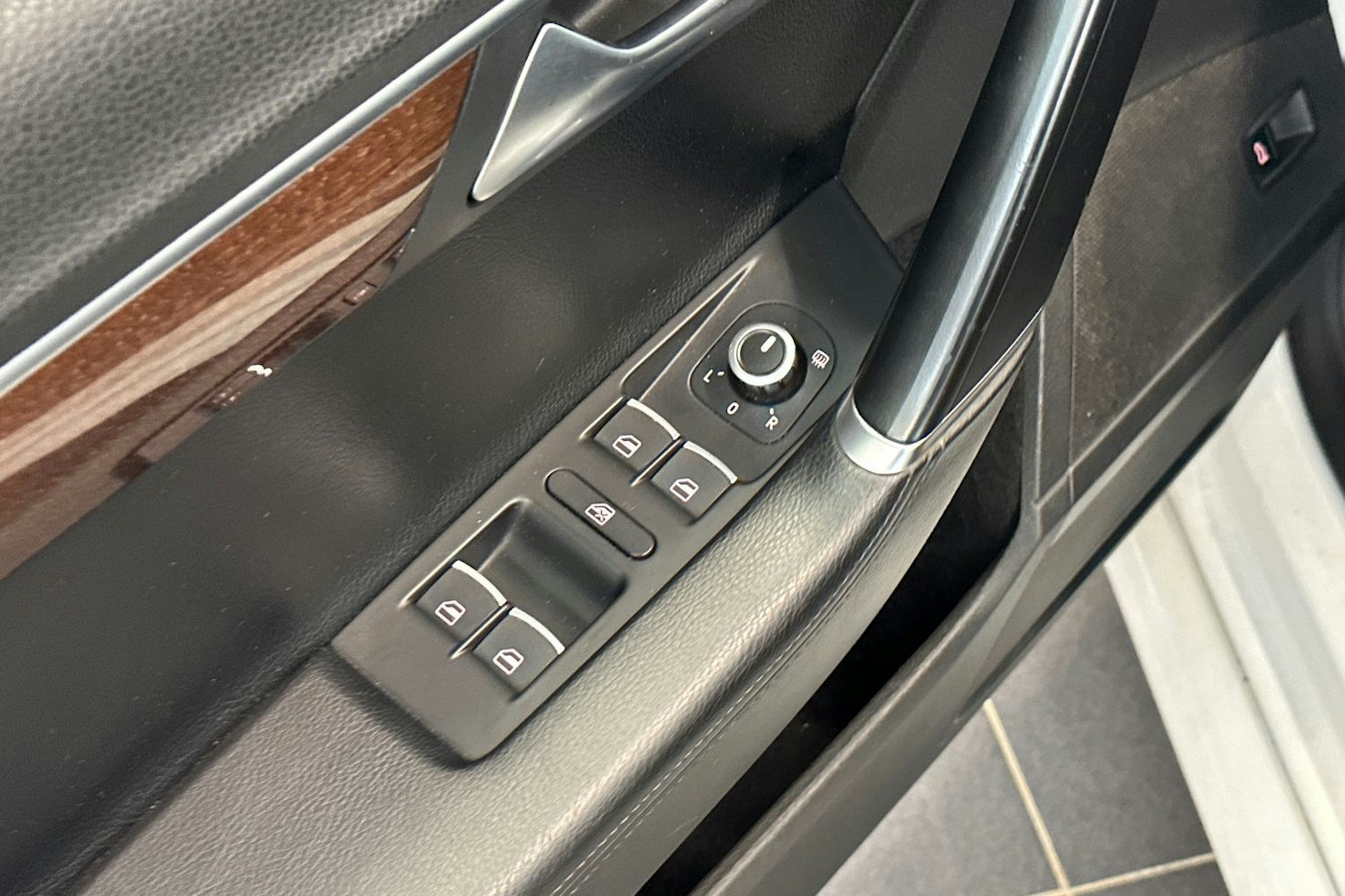 valkoinen Volkswagen Passat 2014 kuva 16.