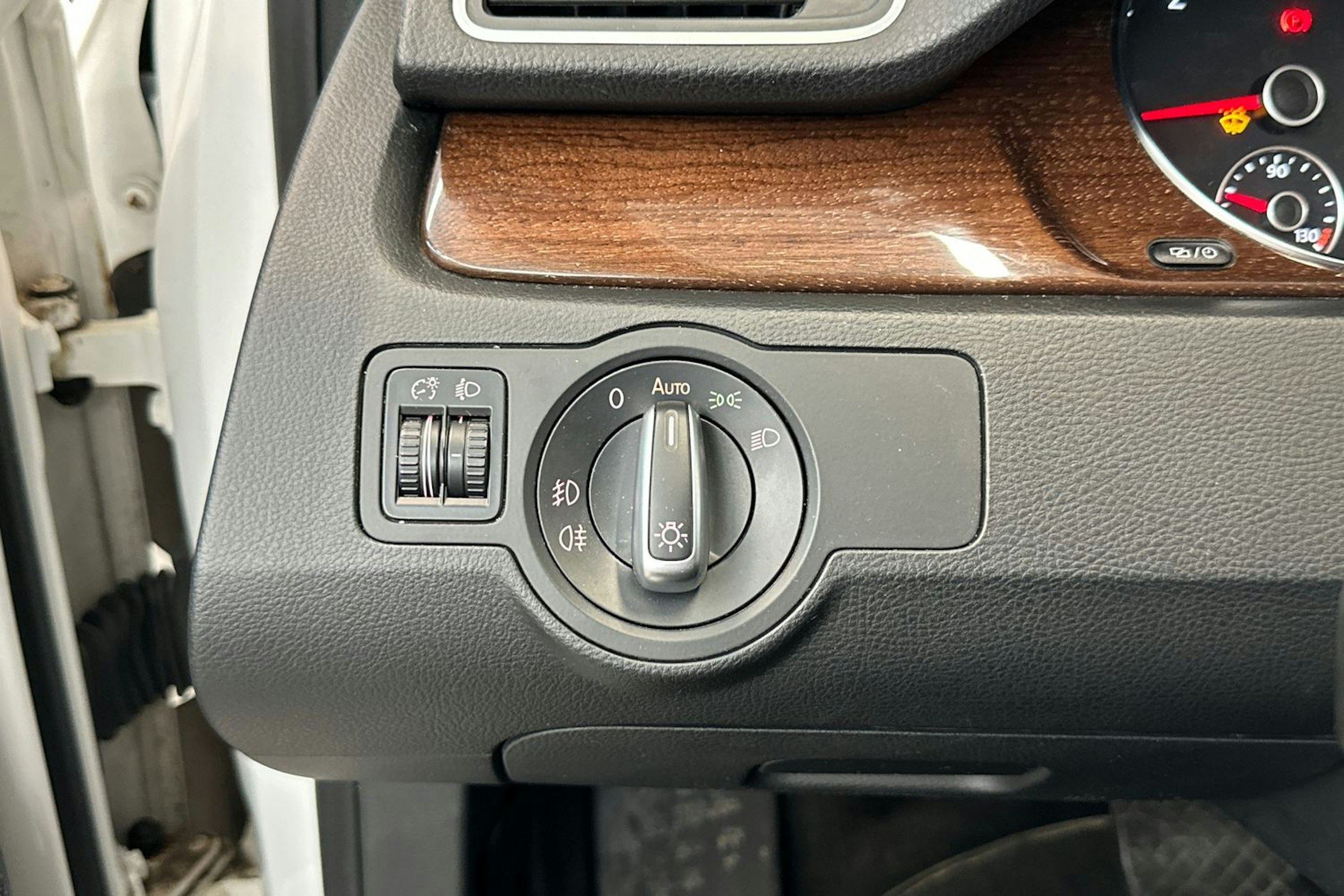 valkoinen Volkswagen Passat 2014 kuva 17.