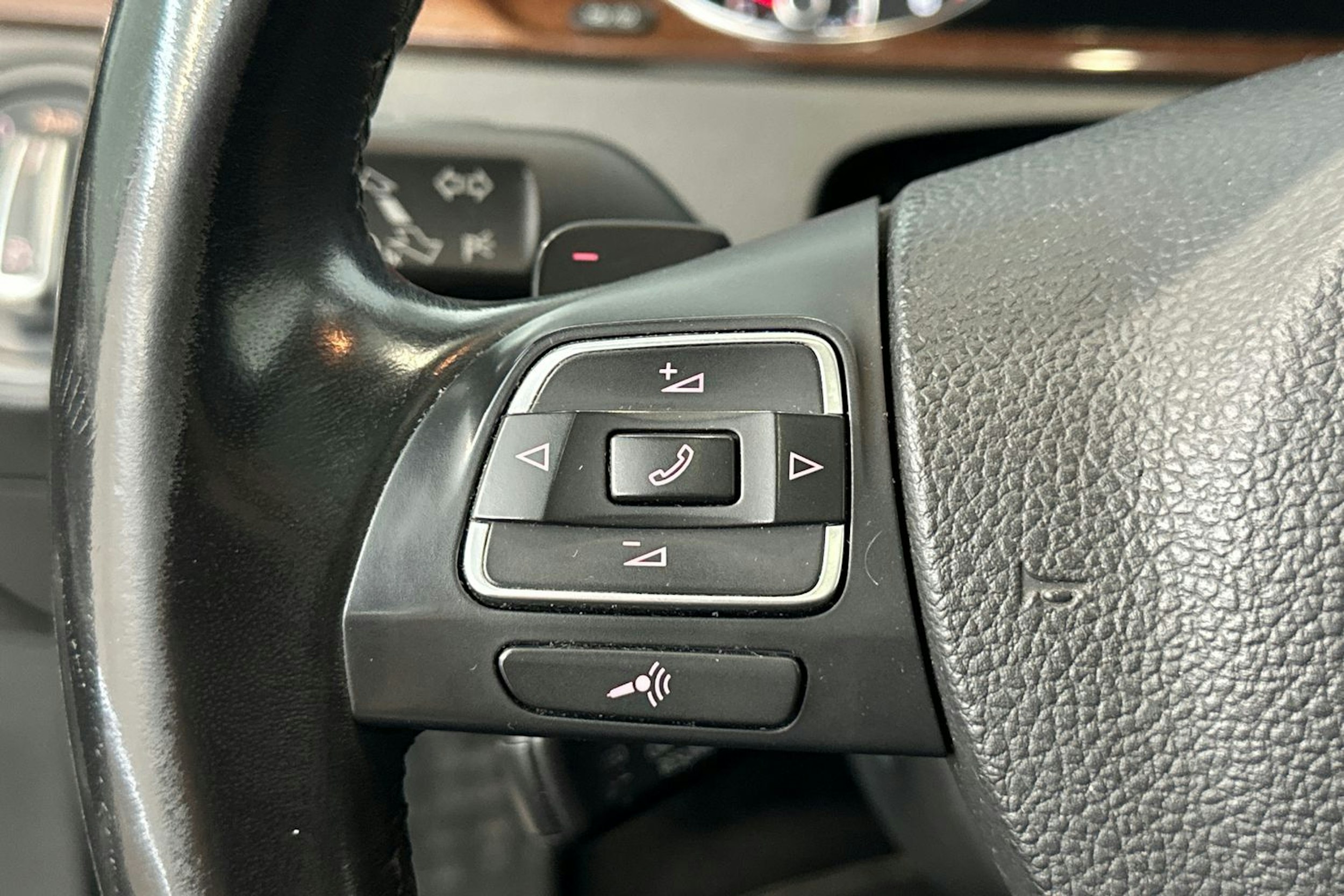 valkoinen Volkswagen Passat 2014 kuva 18.