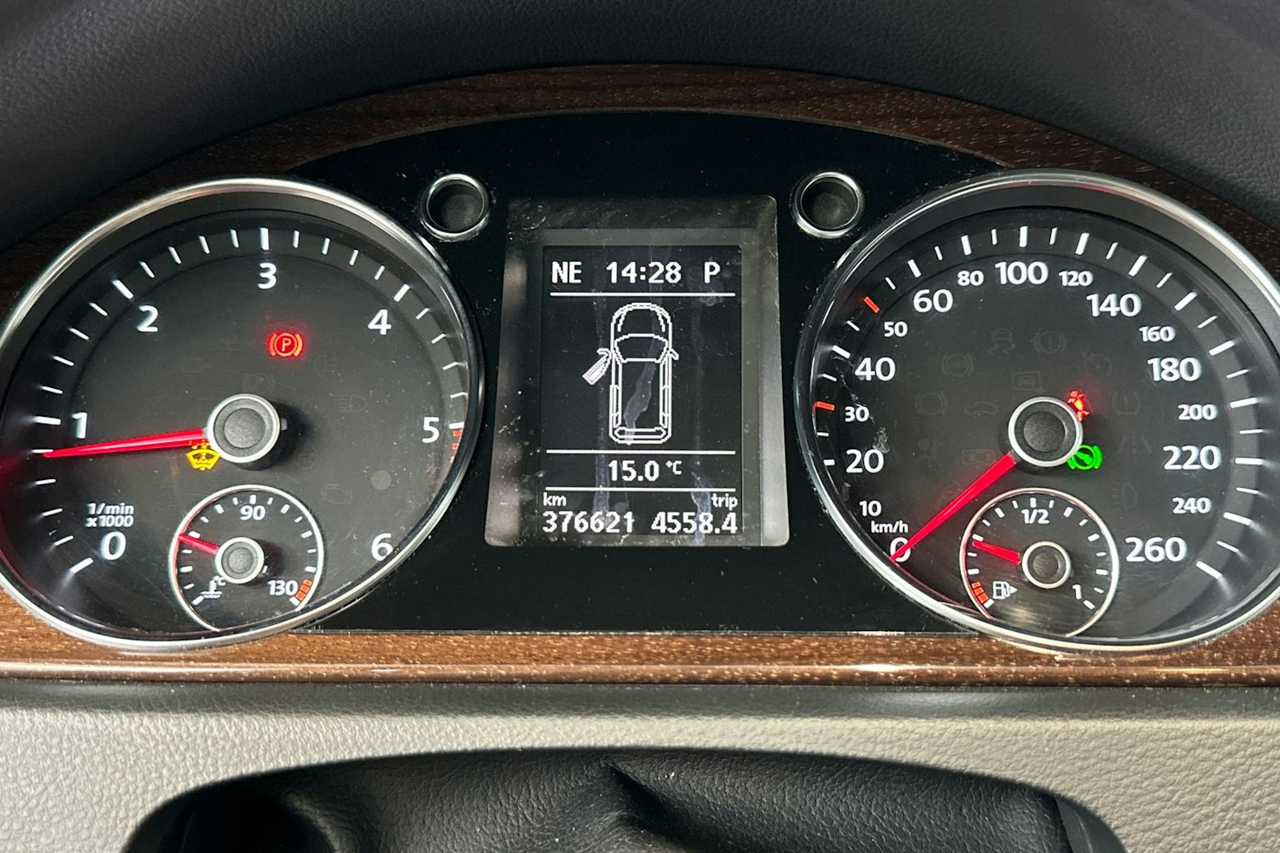 valkoinen Volkswagen Passat 2014 kuva 21.