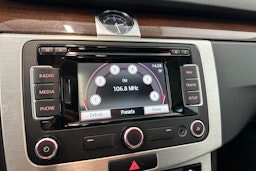 valkoinen Volkswagen Passat 2014 kuva 23.