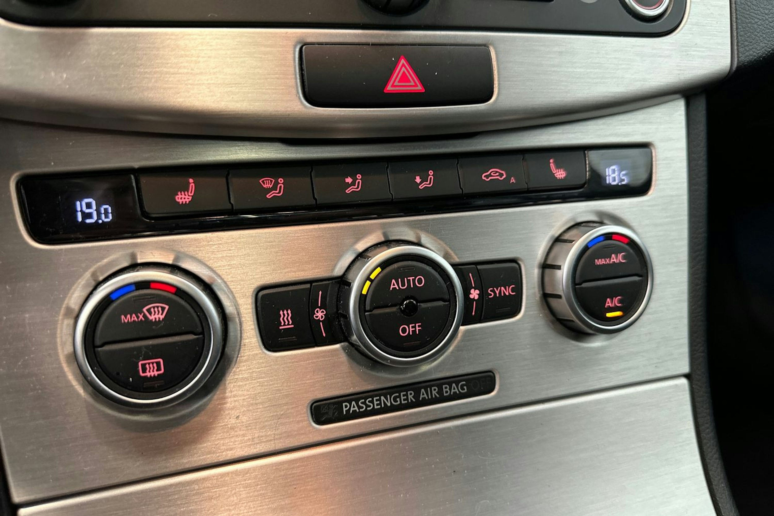 valkoinen Volkswagen Passat 2014 kuva 25.