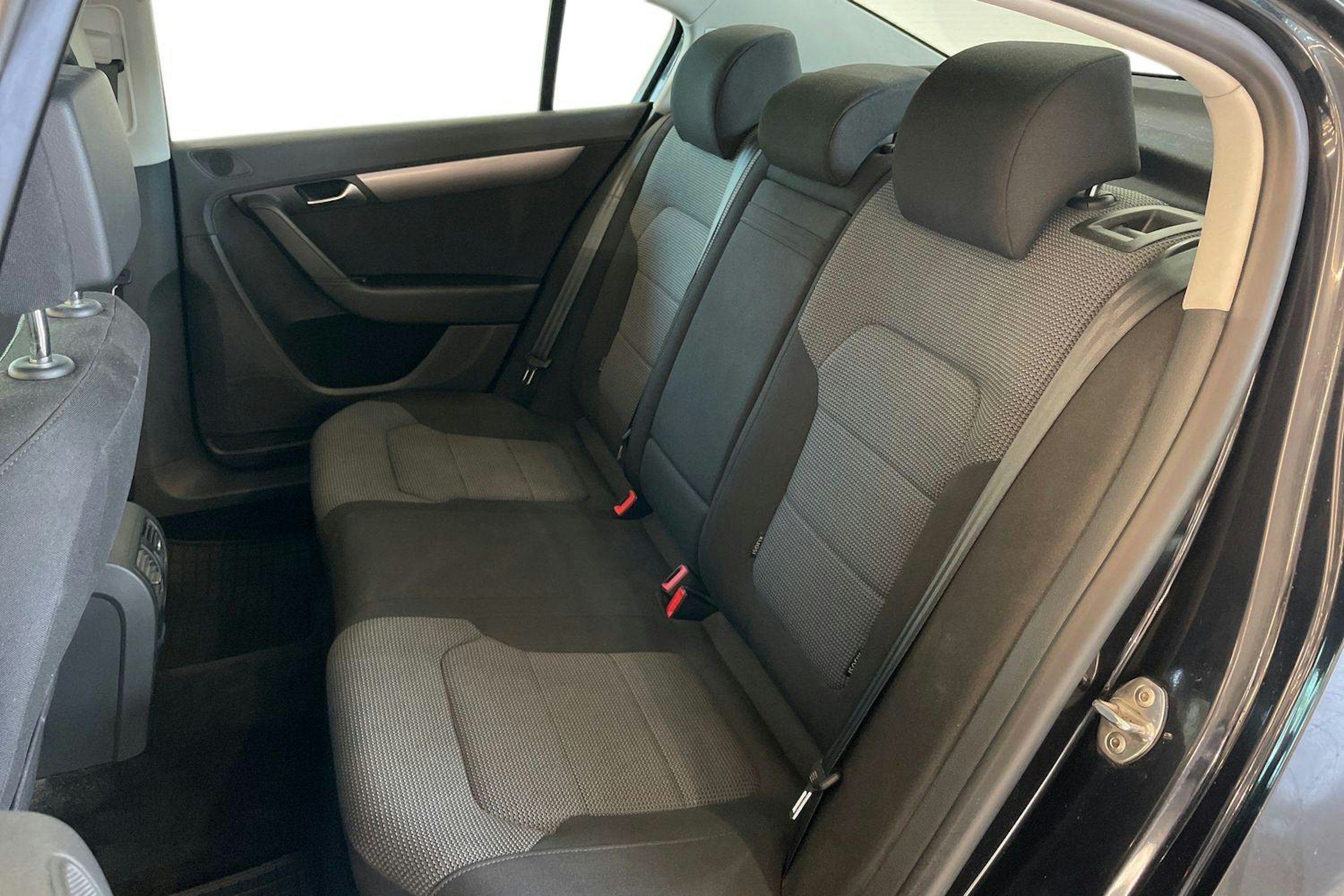 musta Volkswagen Passat 2014 kuva 8.