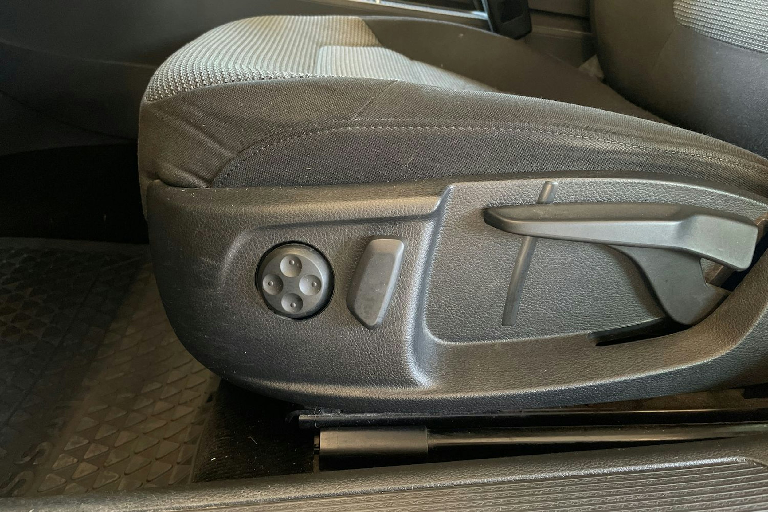 musta Volkswagen Passat 2014 kuva 21.