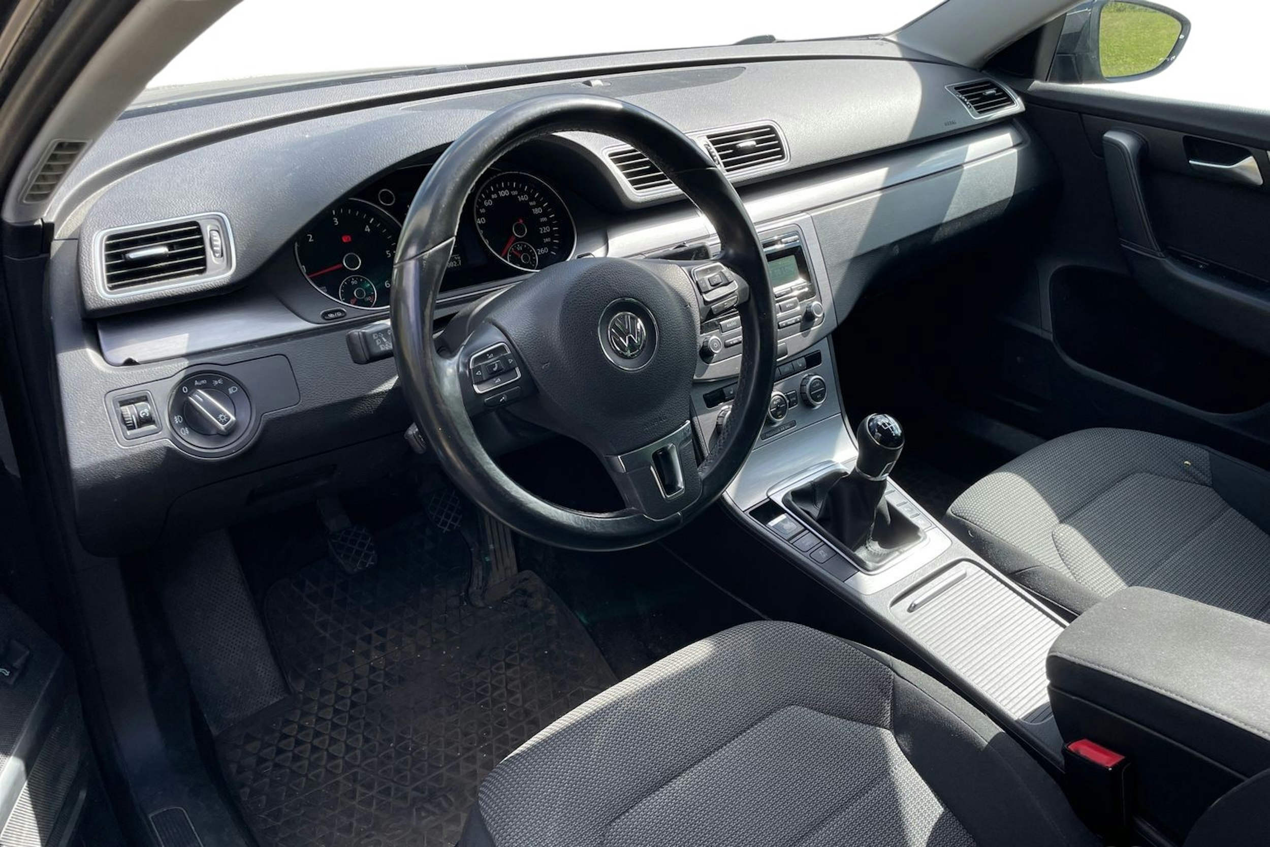harmaa Volkswagen Passat 2014 kuva 7.