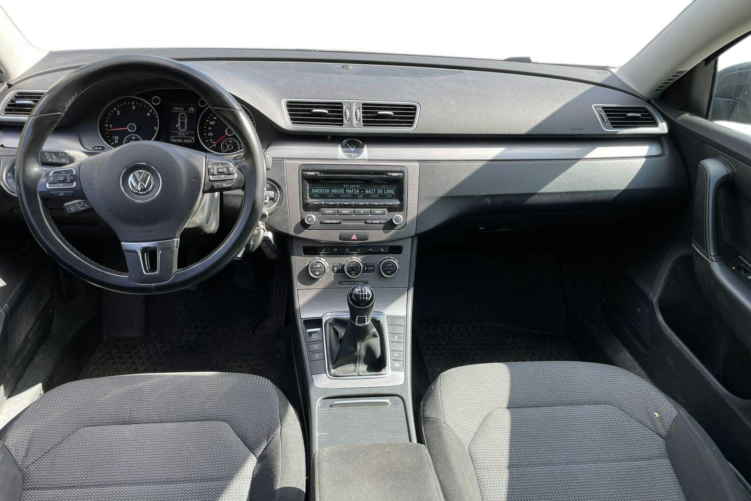 harmaa Volkswagen Passat 2014 kuva 9.